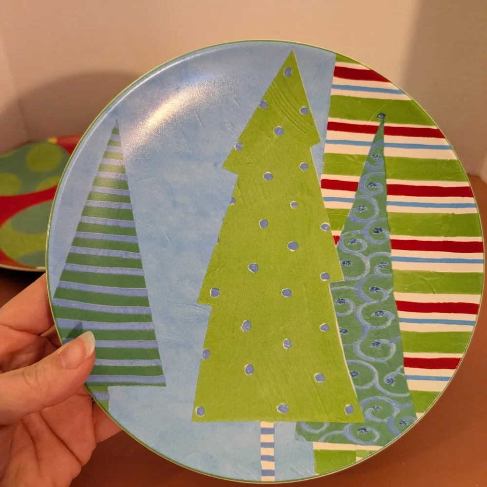 Oneida Set of 3 (THREE) Christmas Close Up Stoneware Salad/Dessert Plates - 8.25